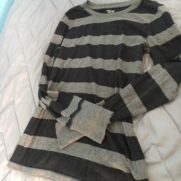 Gray and black long sleeve shirt - Picture 2 of 4